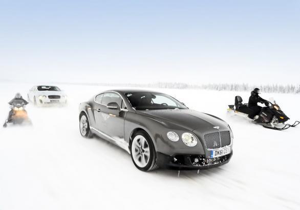 Power on Ice 2013 Bentley Continental GT con motoslitte