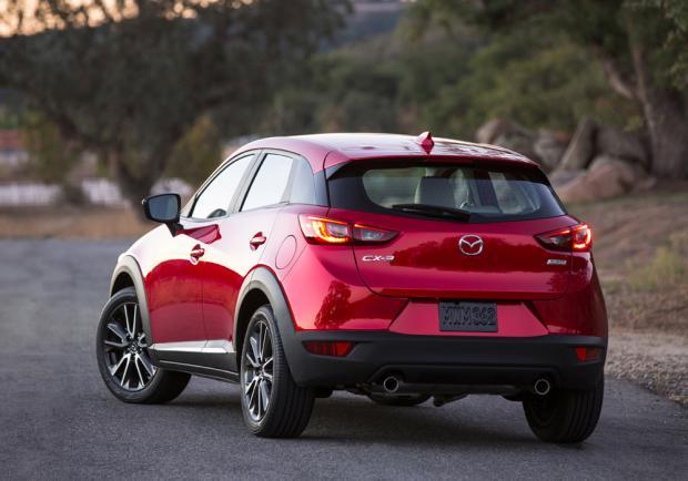 Prime immagini ufficiali Mazda CX-3 posteriore