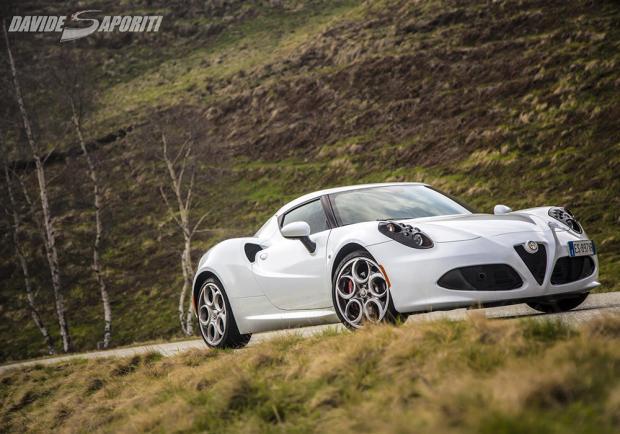 Prova Alfa Romeo 4C tre quarti anteriore