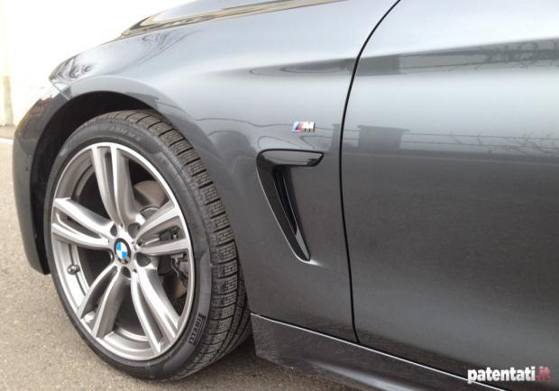 Prova BMW 420d Gran Coupé logo e cerchi M Sport
