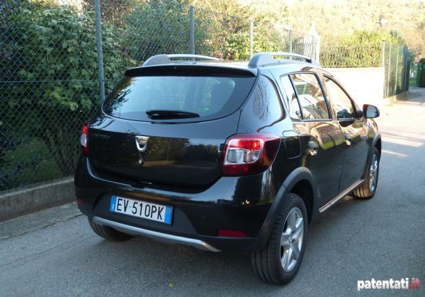 Prova Dacia Sandero Stepway 1.5 dCi Prestige tre quarti posteriore