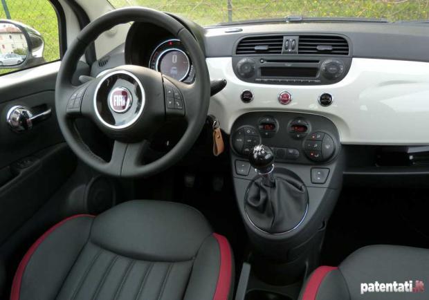 Prova Fiat 500 Cult 0.9 TwinAir Turbo 105 CV plancia