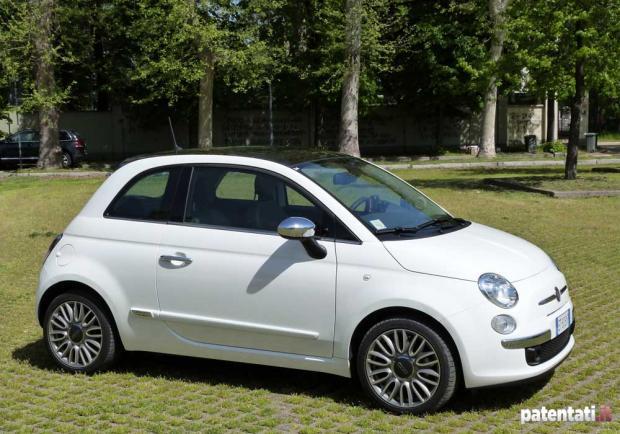 Prova Fiat 500 Cult 0.9 TwinAir Turbo 105 CV tre quarti anteriore lato destro