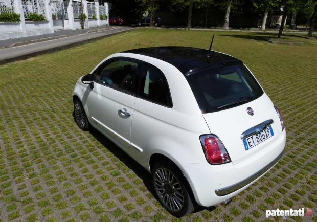 Prova Fiat 500 Cult 0.9 TwinAir Turbo 105 CV tre quarti posteriore