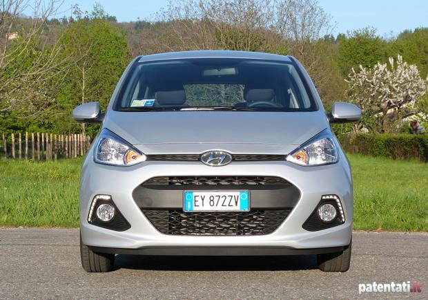 Prova Hyundai i10 1.0 Sound Edition anteriore