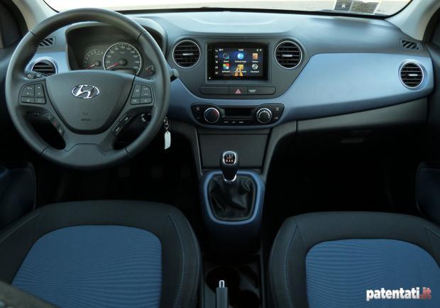 Prova Hyundai i10 1.0 Sound Edition interni