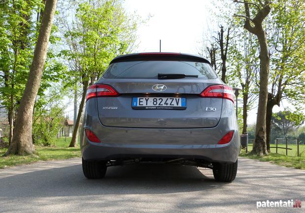 Prova Hyundai i30 Wagon CRDi 110 CV 7DCT posteriore