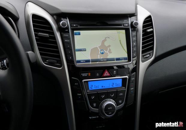 Prova Hyundai i30 Wagon 1.6 CRDi console centrale