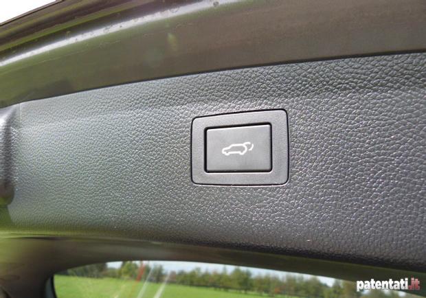 Prova Hyundai i40 Wagon 1.7 CRDi 136CV pulsante per apertura bagagliaio