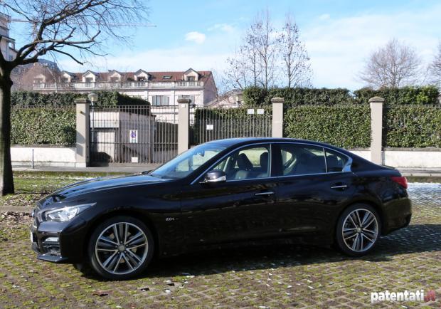 Prova Infiniti Q50 2.0t profilo