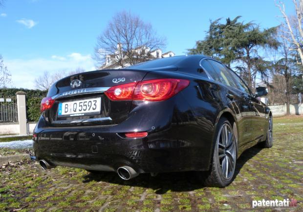 Prova Infiniti Q50 2.0t tre quarti posteriore