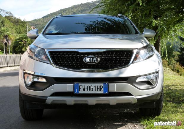 Prova Kia Sportage 2.0 CRDI AWD Rebel anteriore