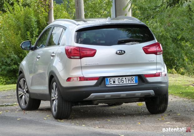 Prova Kia Sportage 2.0 CRDI AWD Rebel posteriore