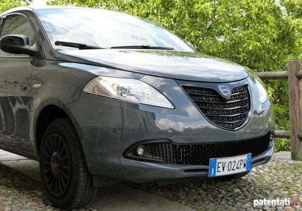 Prova Lancia Ypsilon Metano Ecochic dettaglio sezione frontale