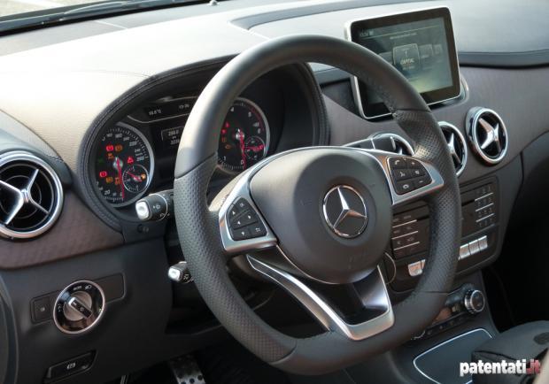 Prova Mercedes B200 CDI 4Matic interni