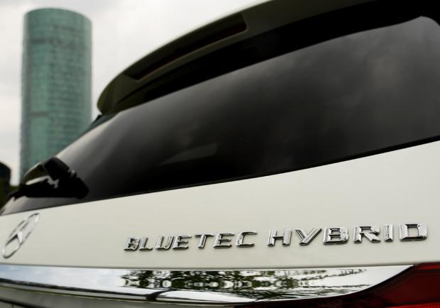 Prova Mercedes C300 BlueTEC Hybrid scritta modello