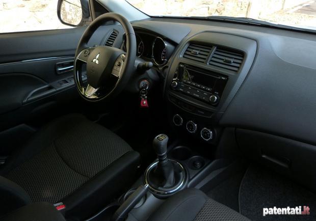 Prova Mitsubishi ASX 1.6 DI-D 4WD interni