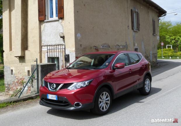 Prova Nissan Qashqai tre quarti anteriore lato sinistro