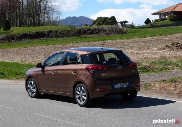 Prova nuova Hyundai i20 tre quarti posteriore 2015