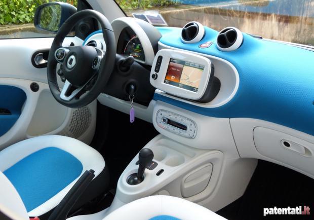 Prova nuova Smart Fortwo 70 Twinamic interni