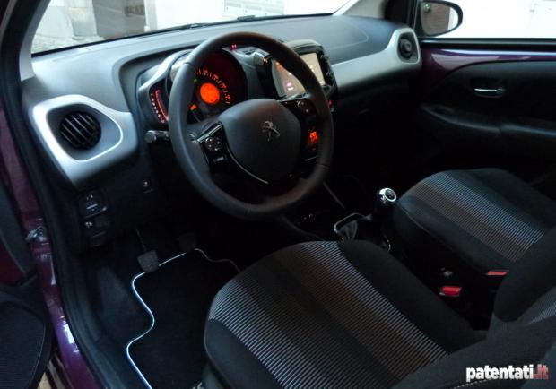 Prova Peugeot 108 Allure TOP! interni