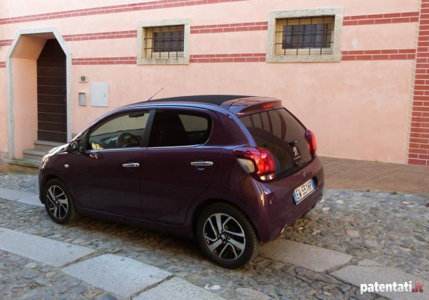 Prova Peugeot 108 Allure TOP! tre quarti posteriore lato sinistro