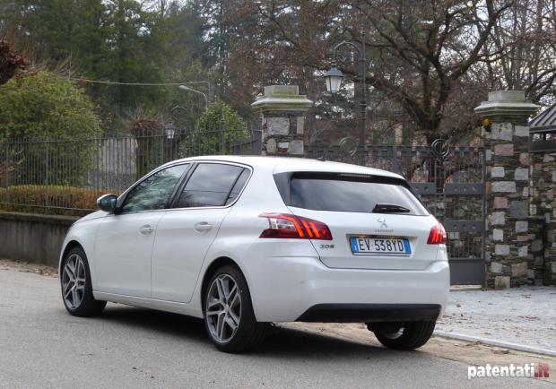 Prova Peugeot 308 1.6 e-HDi 115 CV tre quarti posteriore lato sinistro