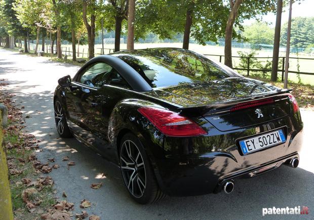 Prova Peugeot RCZ R tre quarti posteriore