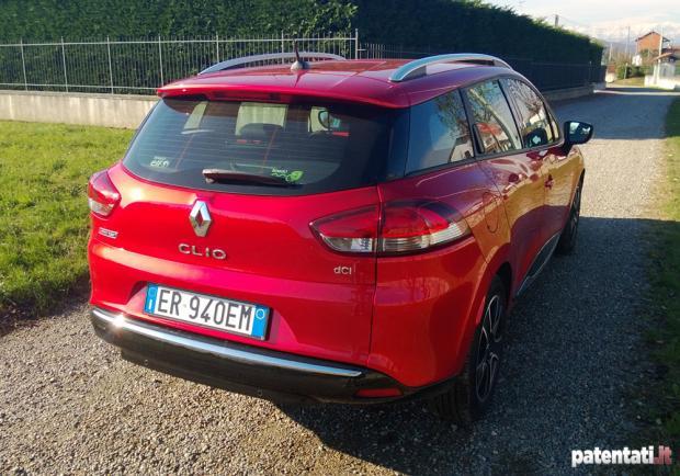 Prova Renault Clio Sporter tre quarti posteriore