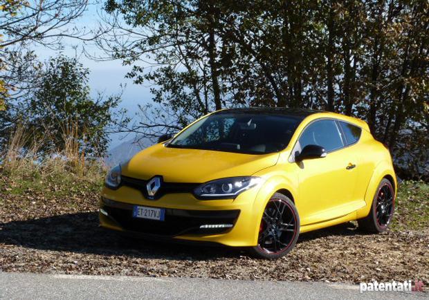 Prova Renault Mégane RS tre quarti anteriore