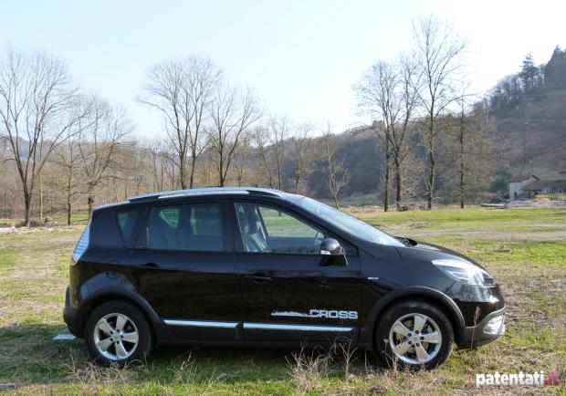 Prova Renault Scénic XMod Cross 1.5 dCi 110 CV profilo lato destro