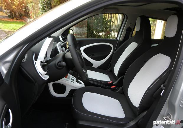 Prova Smart Forfour 70 Twinamic abitacolo