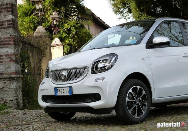 Prova Smart Forfour 70 Twinamic dettaglio sezione anteriore