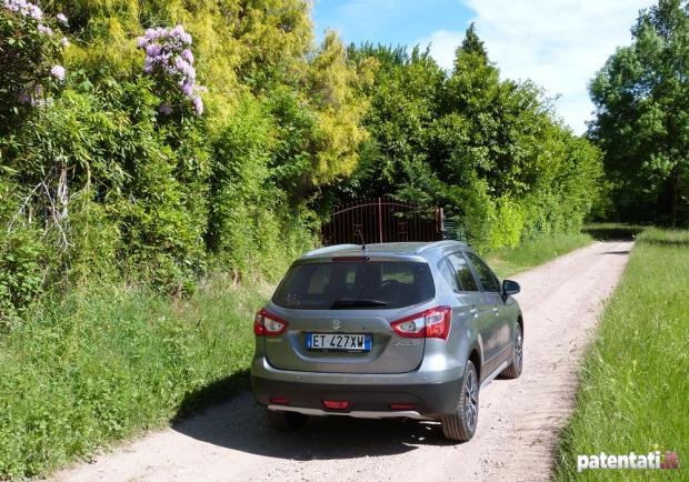 Prova su sterrato Suzuki S-Cross 1.6 DDiS 4WD tre quarti posteriore