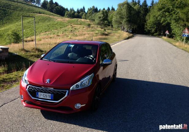 Prova su strada Peugeot 208 GTi