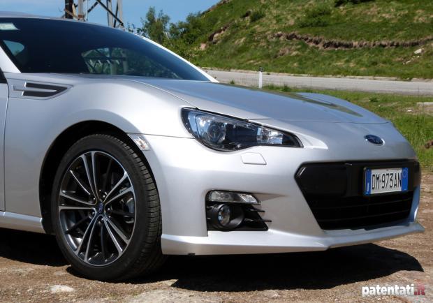 Prova Subaru BRZ dettaglio sezione anteriore