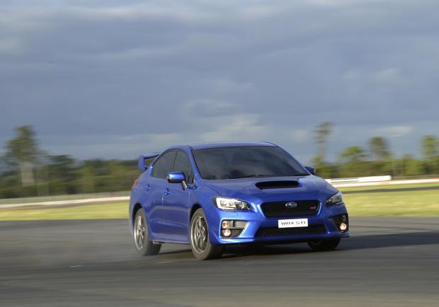 Prova Subaru WRX STI in sovrasterzo