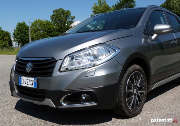 Prova Suzuki S-Cross 1.6 DDiS 4WD dettaglio sezione anteriore