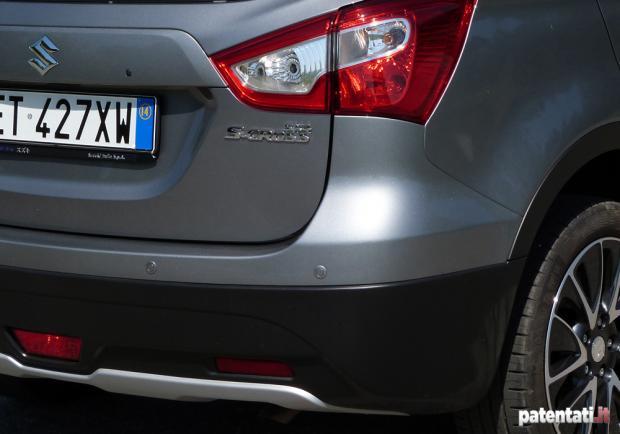 Prova Suzuki S-Cross 1.6 DDiS 4WD dettaglio sezione posteriore