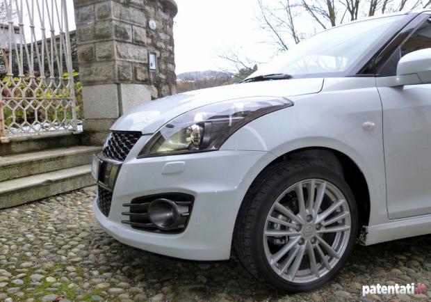 Prova Suzuki Swift Sport dettaglio sezione anteriore