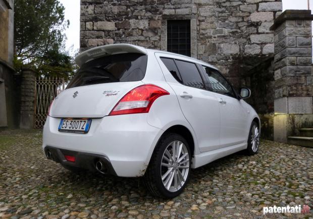 Prova Suzuki Swift Sport dettaglio sezione posteriore