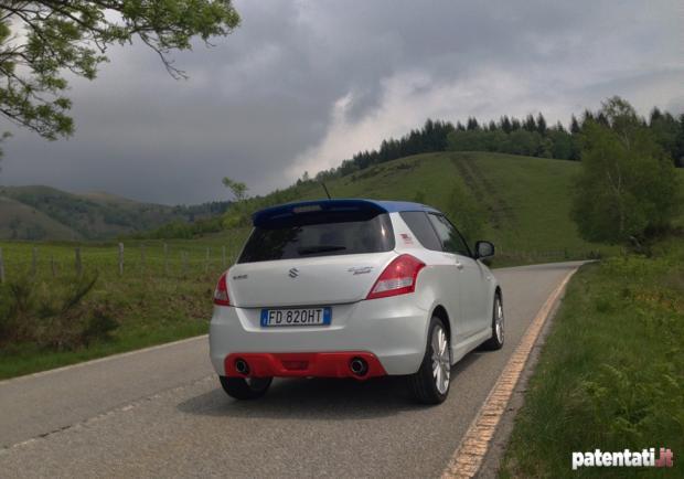 Prova Suzuki Swift Sport GSX-RR Tribute tre quarti posteriore