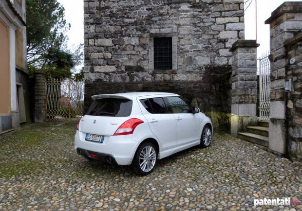 Prova Suzuki Swift Sport tre quarti posteriore lato destro