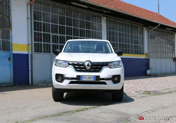 Renault Alaskan 2.3 dCi 160 Life anteriore