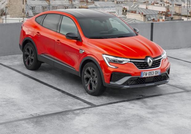 Renault Arkana E-Tech RS Line anteriore