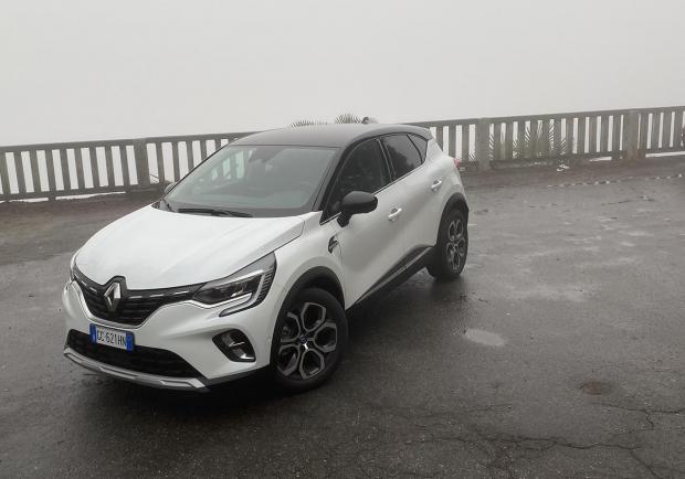 Renault Captur E-Tech anteriore