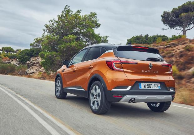 Renault Captur E-Tech Hybrid foto posteriore