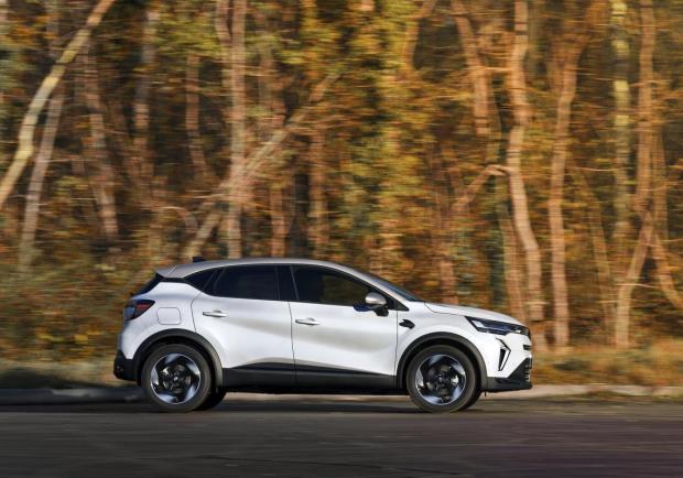 Renault Captur E-Tech Techno 2024 profilo