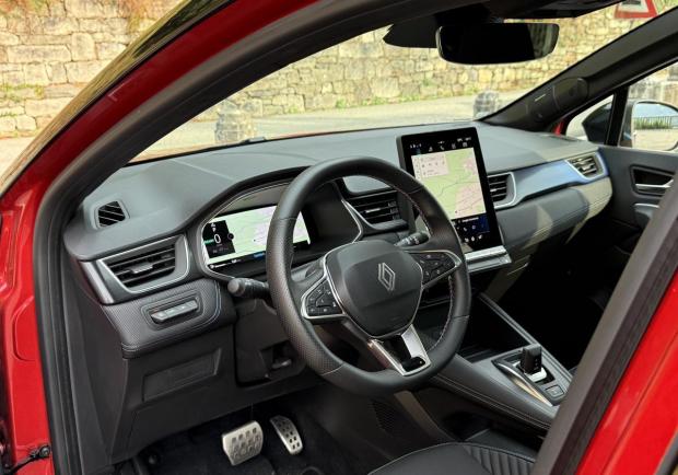 Renault Captur full-hybrid 160cv interni