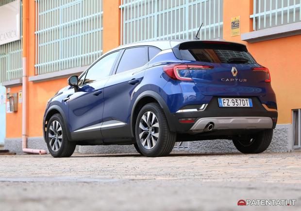 Renault Captur TCe 130 EDC tre quarti posteriore